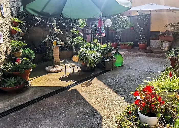 La Corte Di *